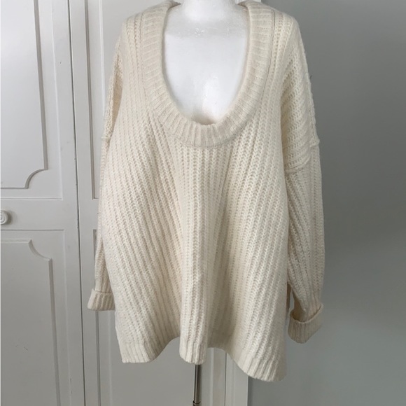 Free People Blue Bell Oversized Scoop Neck Sweater Size Large - NWOT - Picture 4 of 11